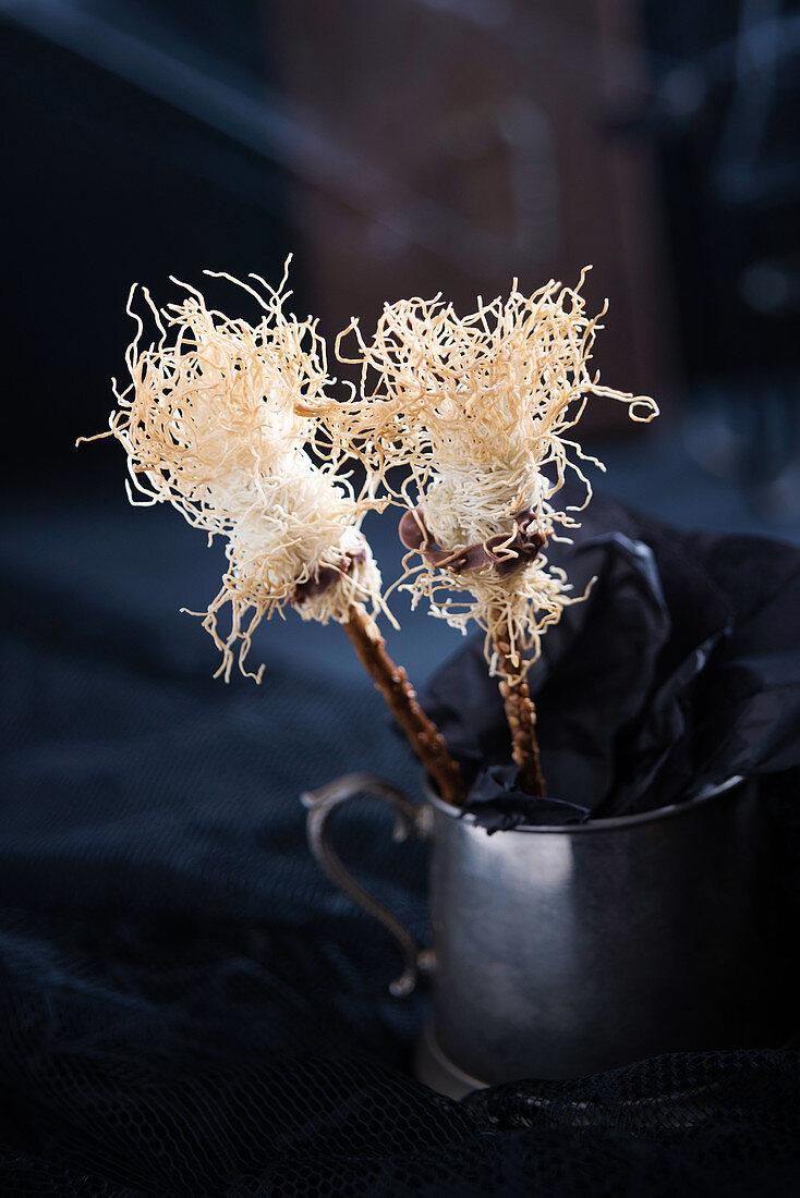 Halloween witch broomsticks (vegan biscuits made with sesame sticks and kadaifi)