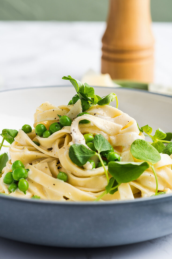 Tagliatelle with peas and a creamy sauce