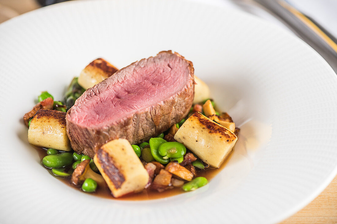 Beef fillet with beans and chanterelle mushrooms