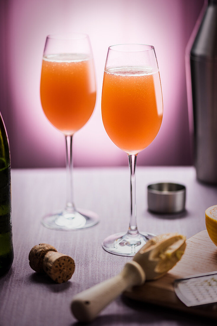 Zwei Mimosa-Cocktails
