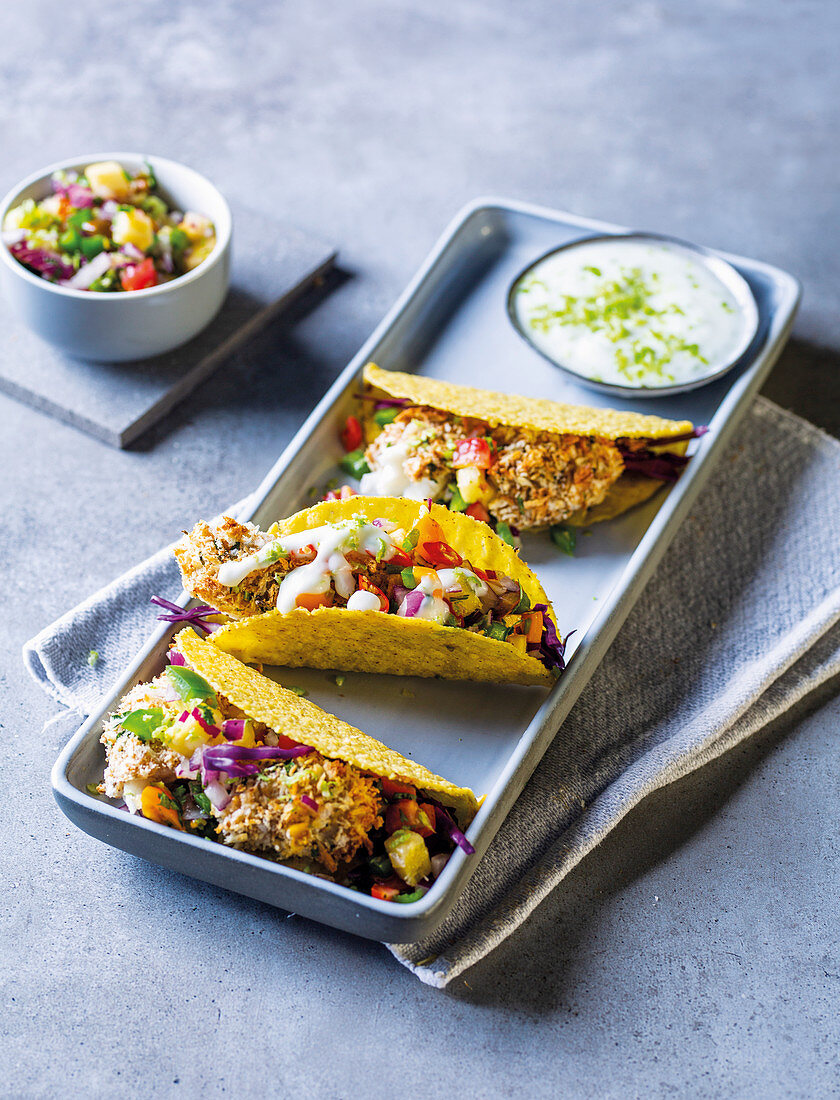 Fisch-Tacos mit fruchtiger Salsa