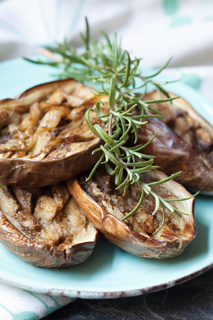 Gegrillte Aubergine mit Rosmarin