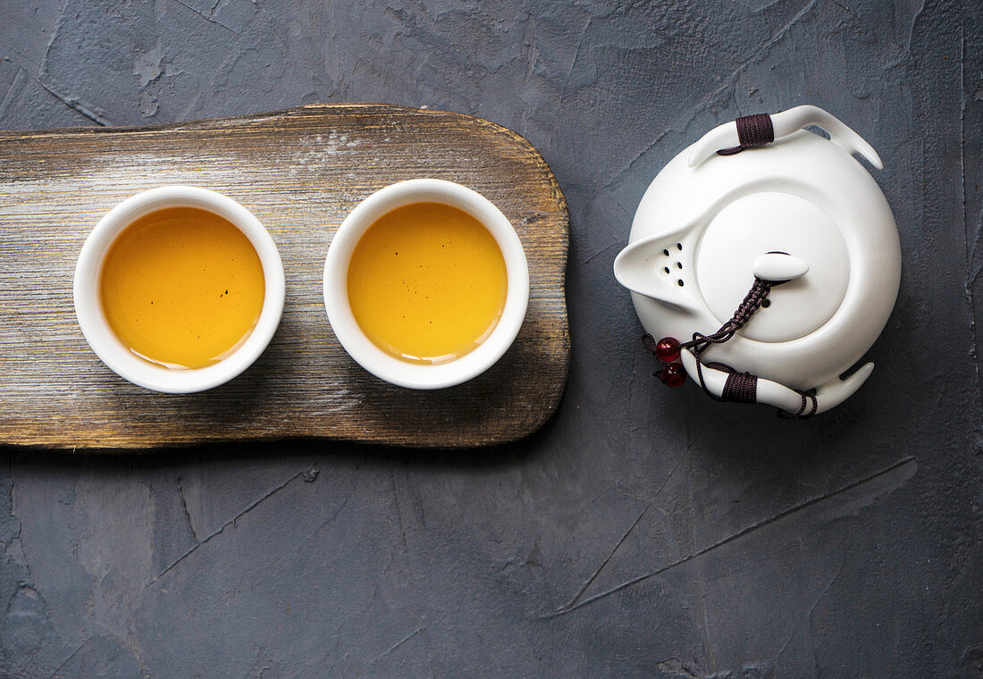 Teeschalen und Teekanne