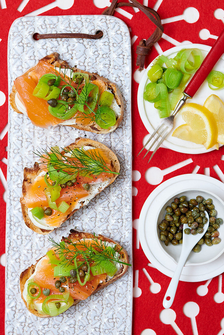 Crostinie mit geräuchertem Lachs