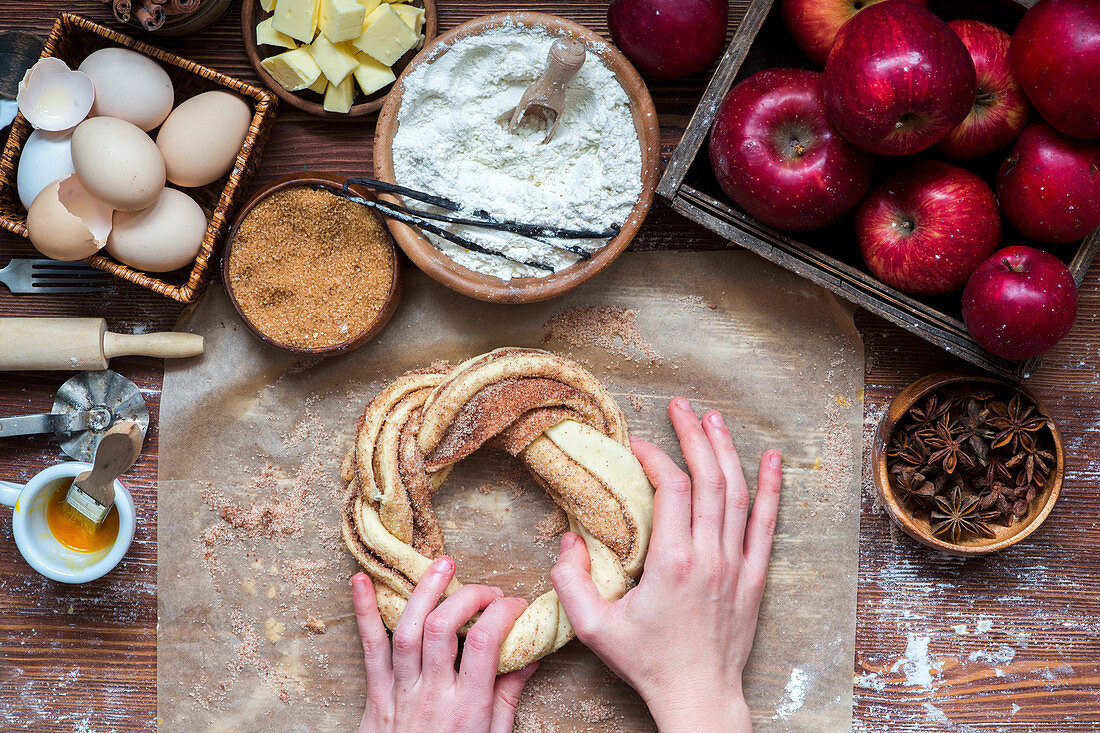 Einen Zimtkranz backen