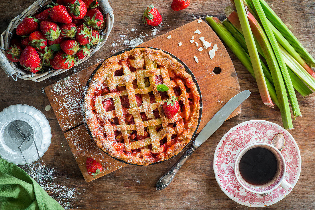 Strawberry and rhubarb lattice pie