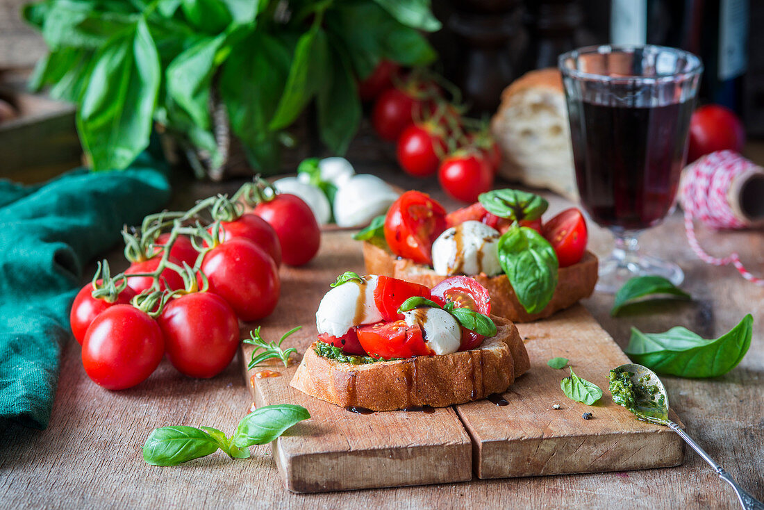 Bruschettas with mozzarella, tomatoes and pesto