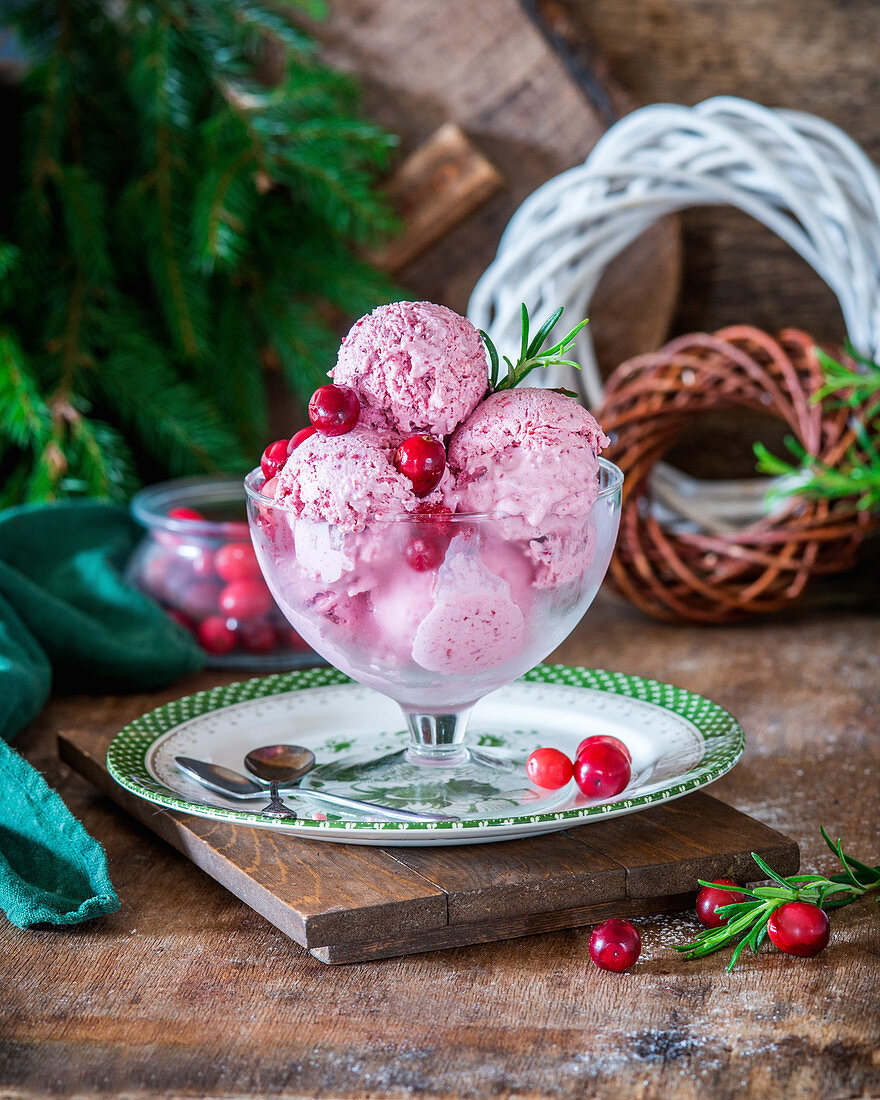 Cranberry ice cream with mascarpone