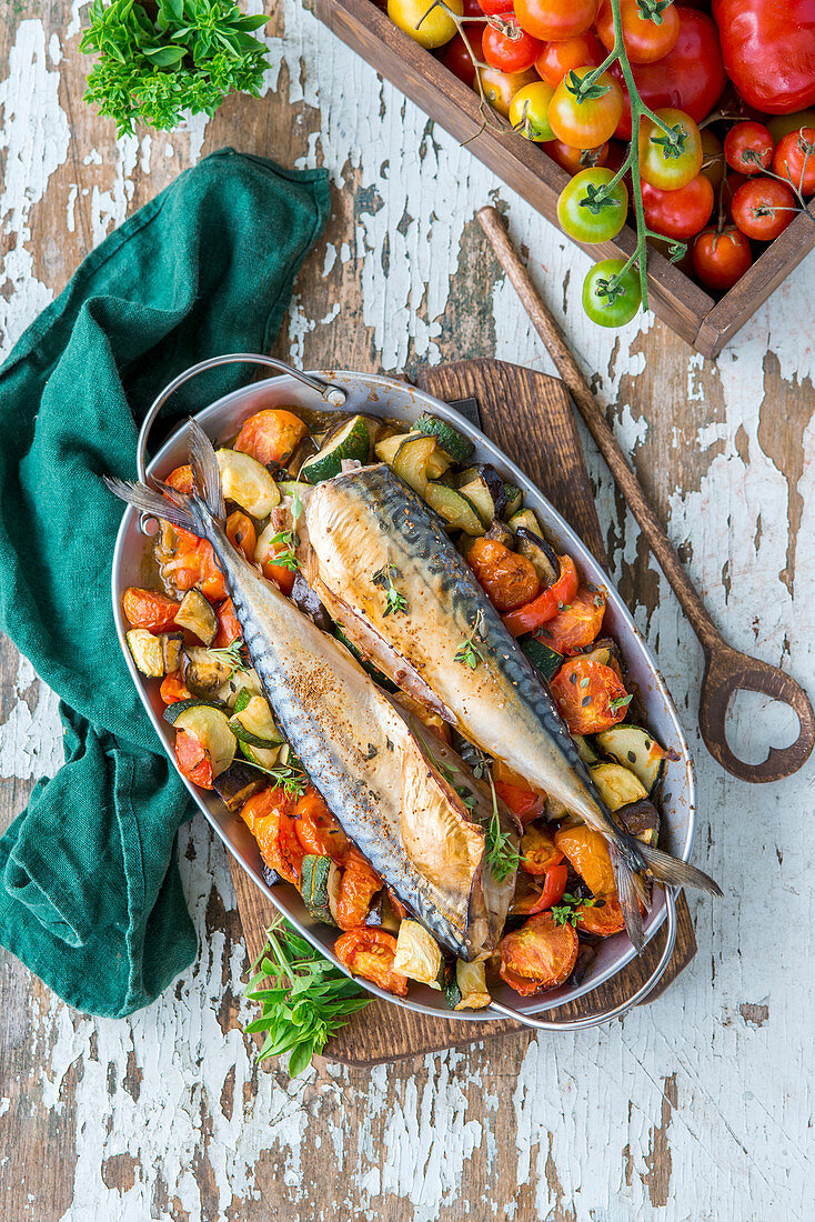 Mackerel roasted with vegetables