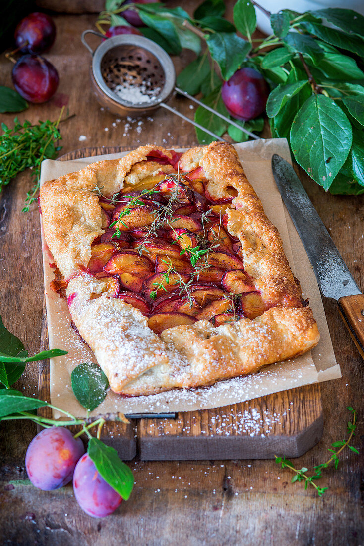 Plum pie with thyme