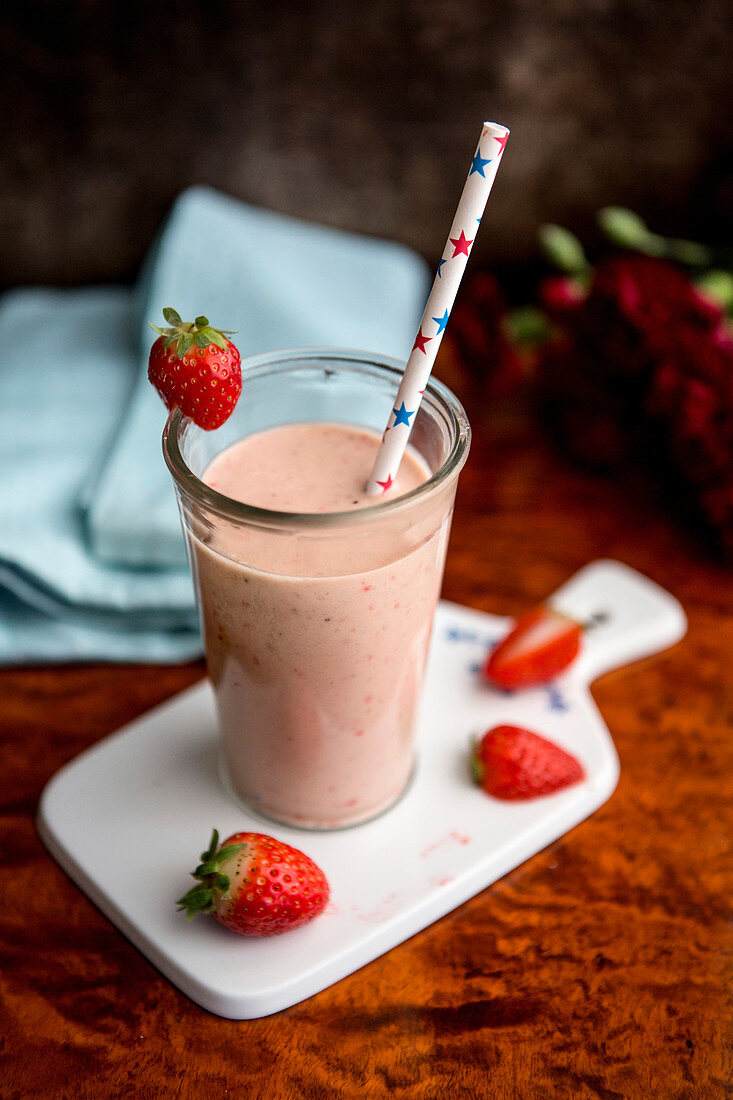 Strawberry smoothie with ginger