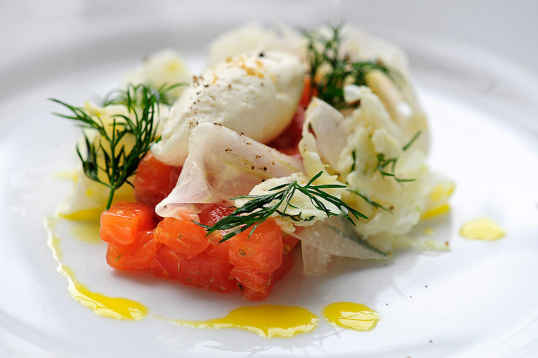 Salmon tartare with cream cheese dumplings and dill