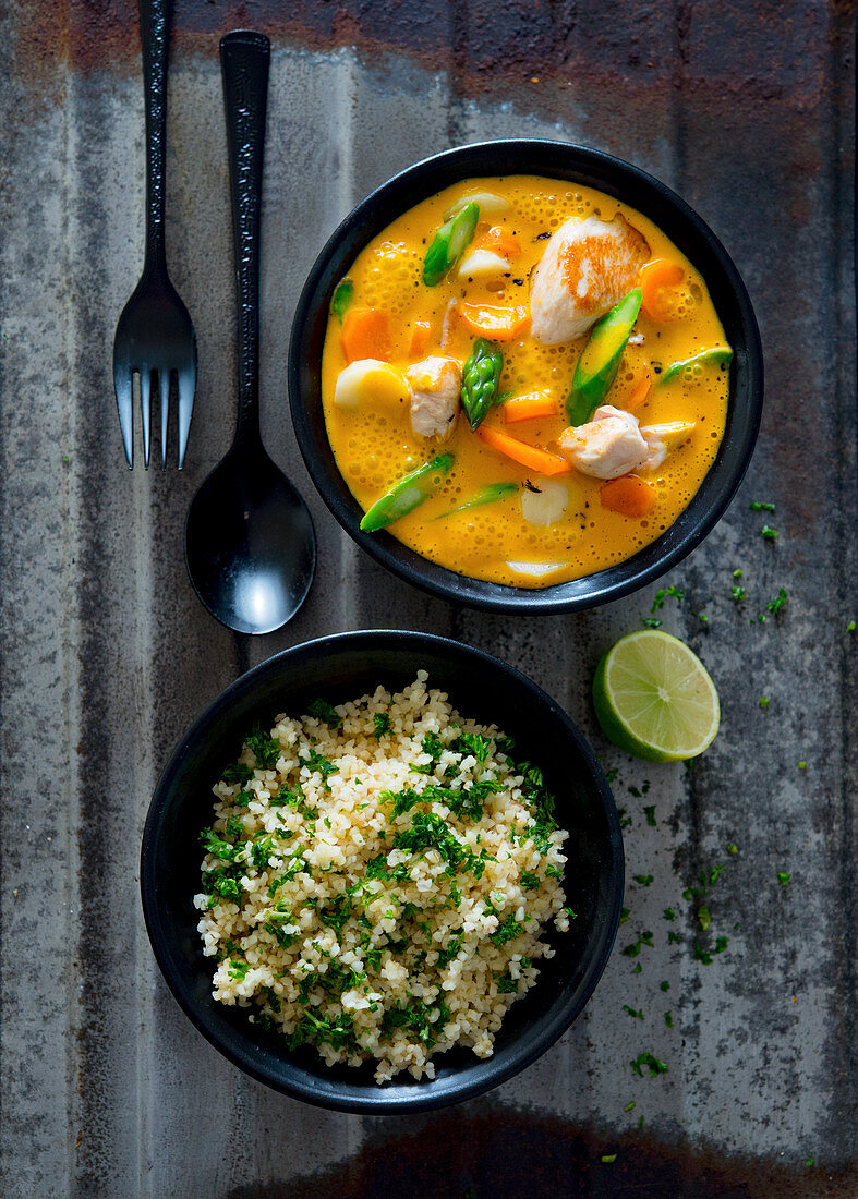 Hähnchencurry mit Petersilien-Couscous