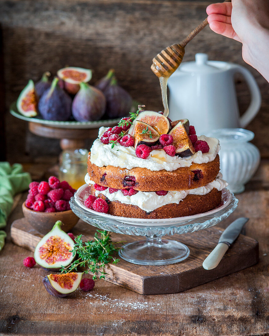 Fig raspberry cake with honey