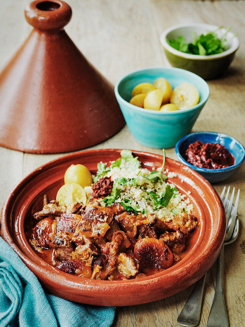 Lammtajine mit eingelegten Zitronen und Couscous (Slow Cooking)