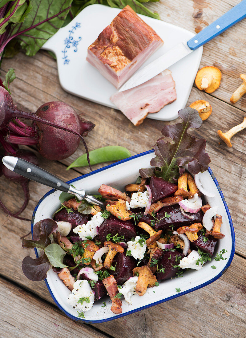 Autumnal beetroot salad with chanterelle mushrooms, bacon and feta cheese