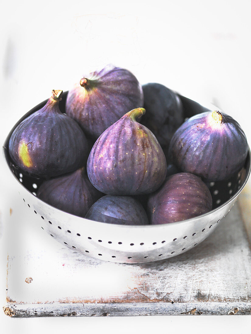 Purple figs in culander