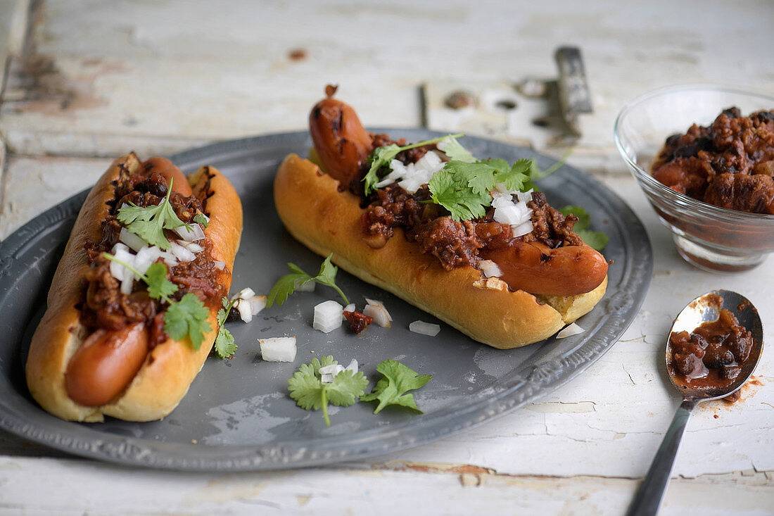 Chilli dogs with onions and coriander