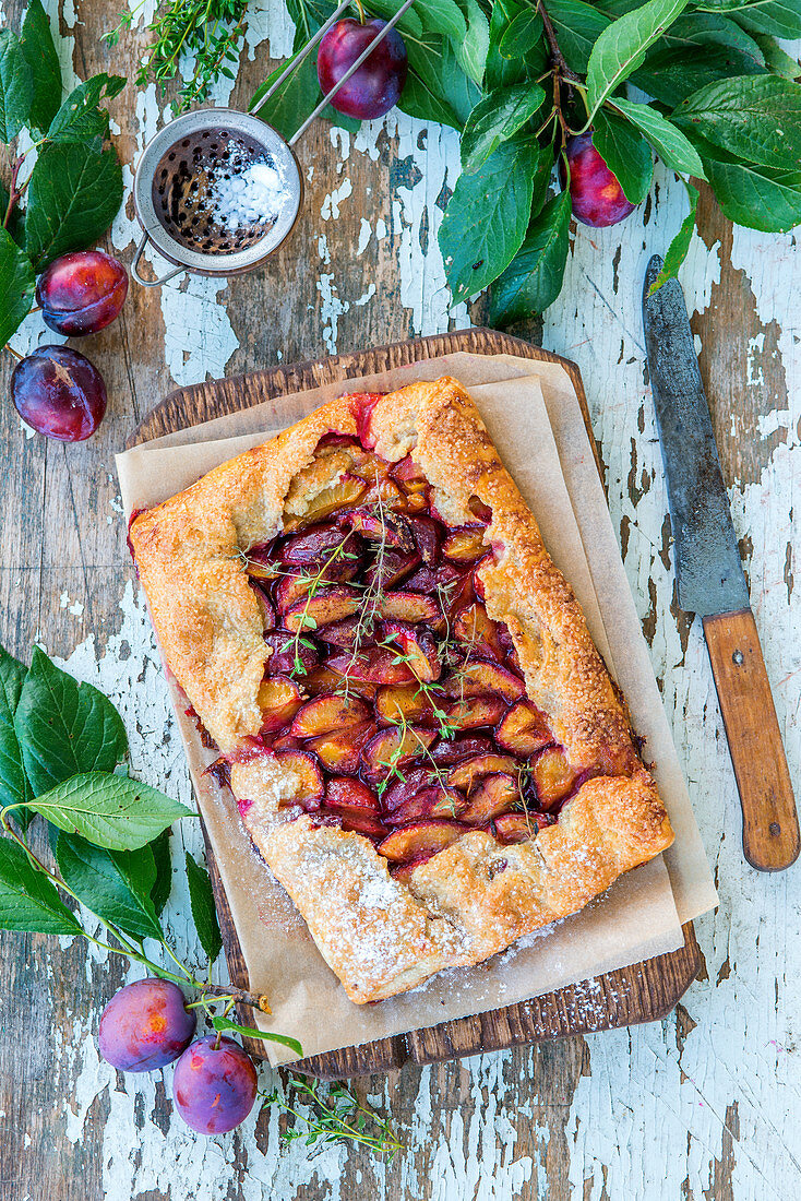 Plum pie with thyme