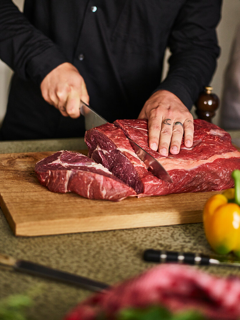 Entrecote being sliced