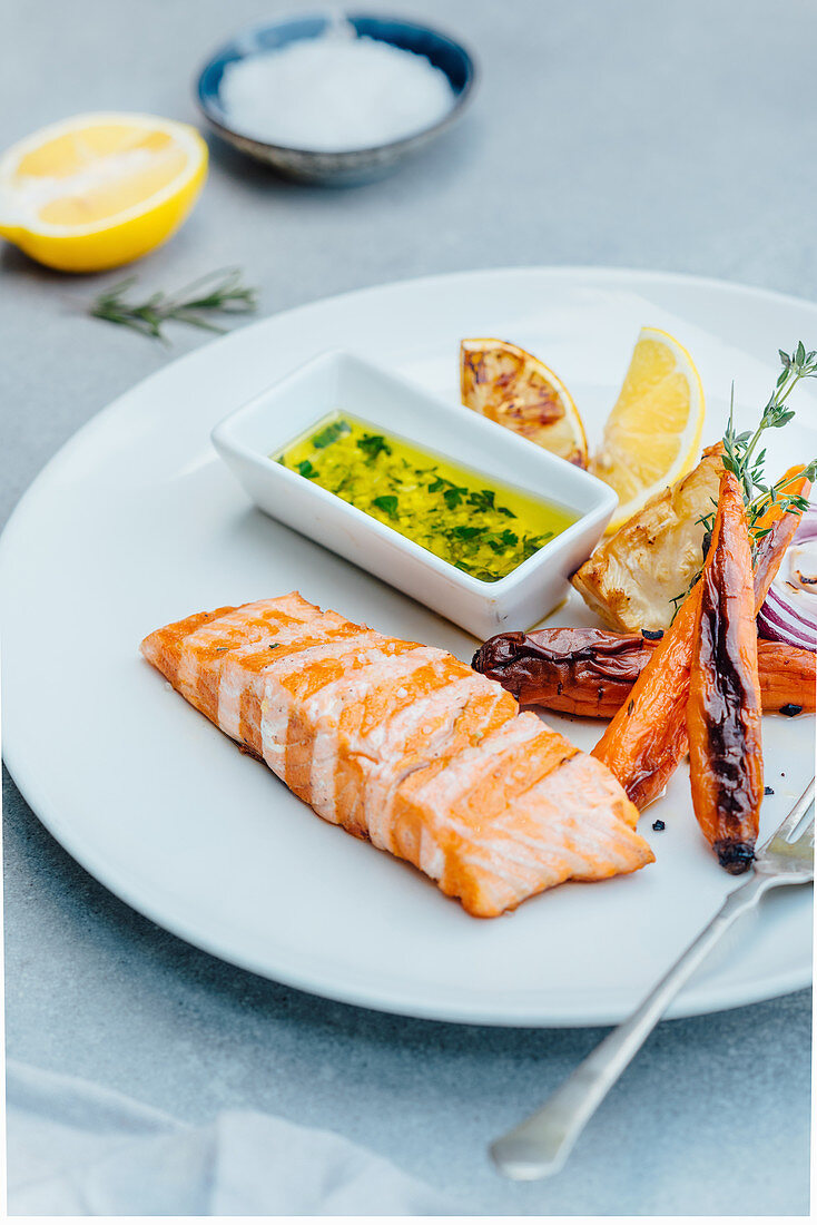 Grilled salmon with grilled carrot and sour dip