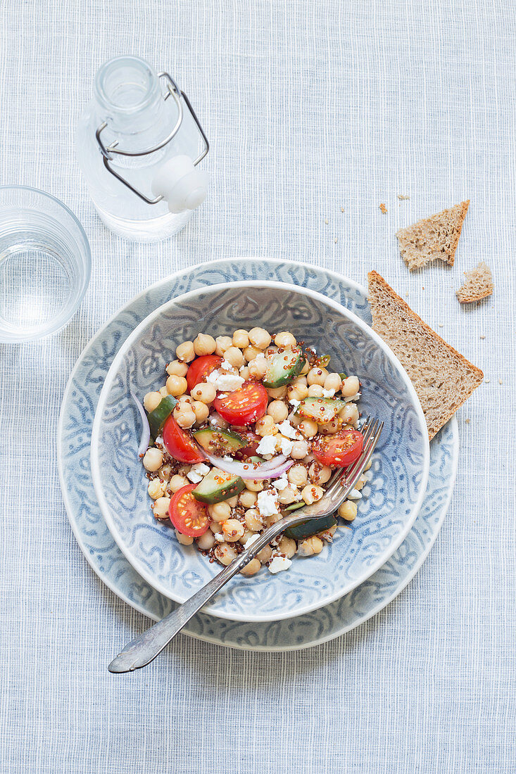 Tasty vegetarian dish served with bread and water