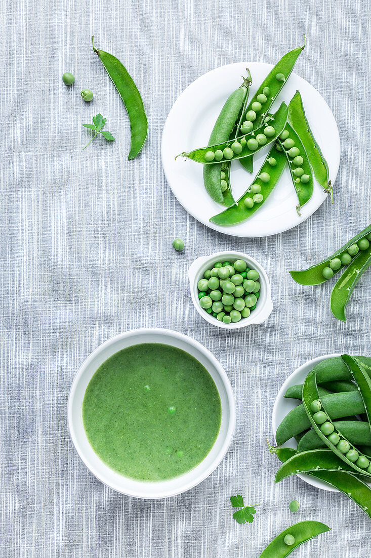 Pod and green cream soup