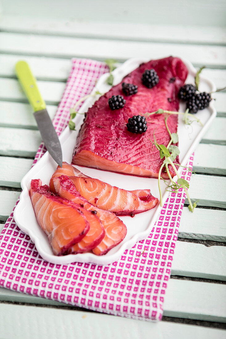 Graved Lachs mit Brombeeren und Ingwer