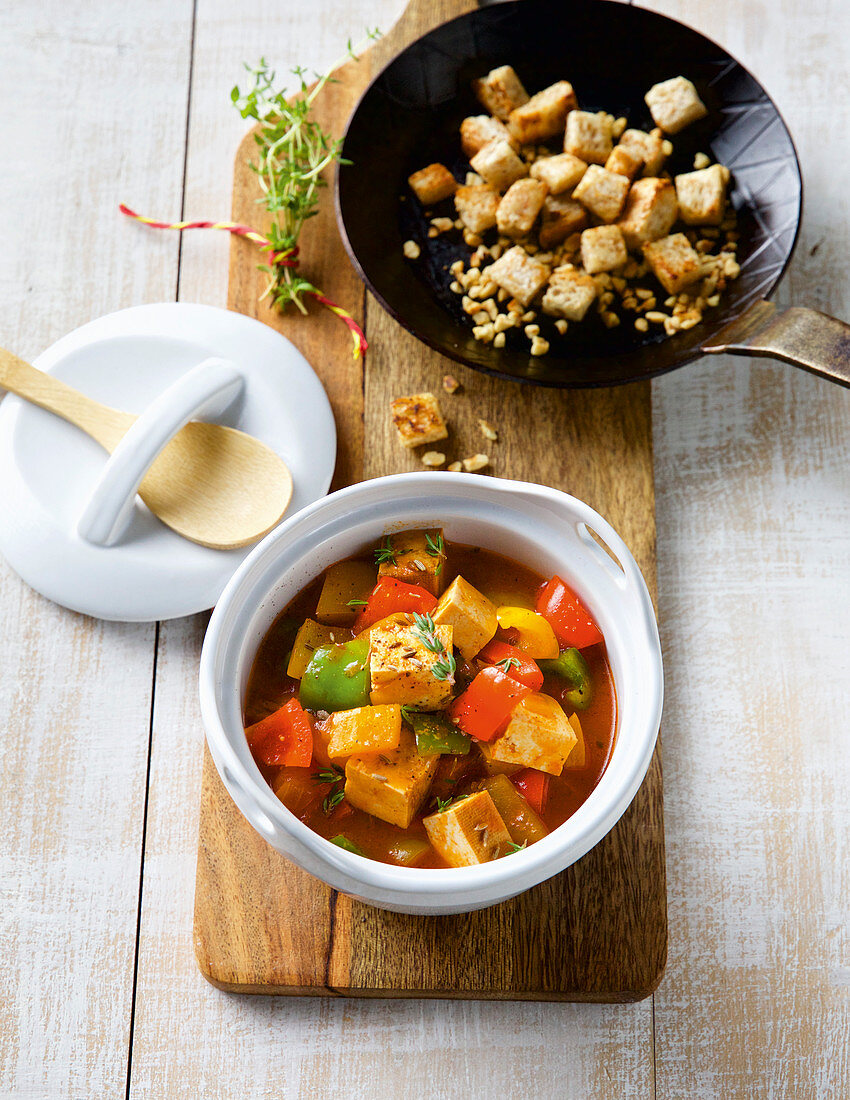 Pepper and tofu goulash with nut croutons