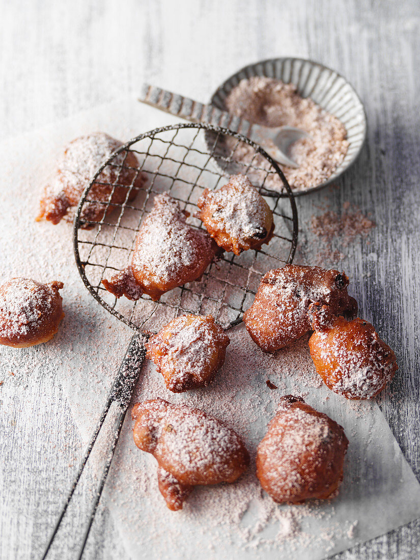 Apple Püfferkes (deep-fried apple doughnuts from the Lower Rhine)