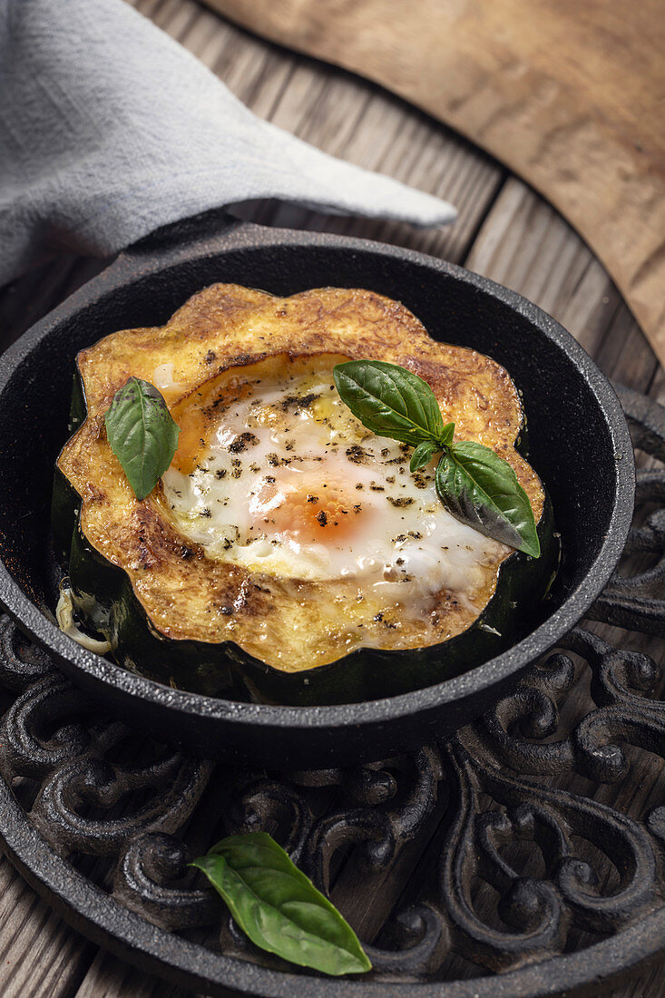 Egg In A Hole (fried egg in a roasted acorn squash)