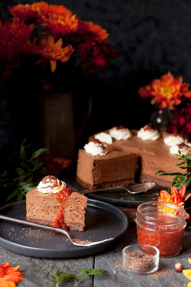 Schokoladenmoussetorte mit Blutorangenkompott