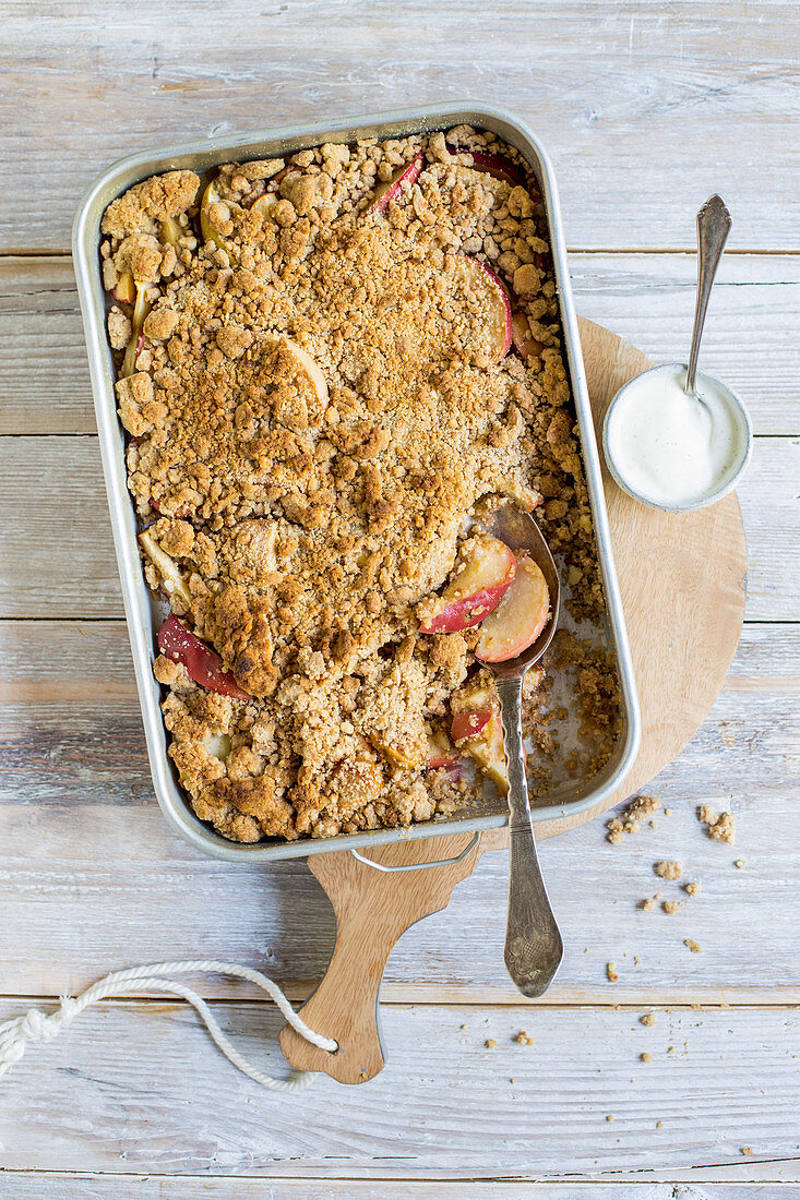 Apple crumble with a hazelnut topping