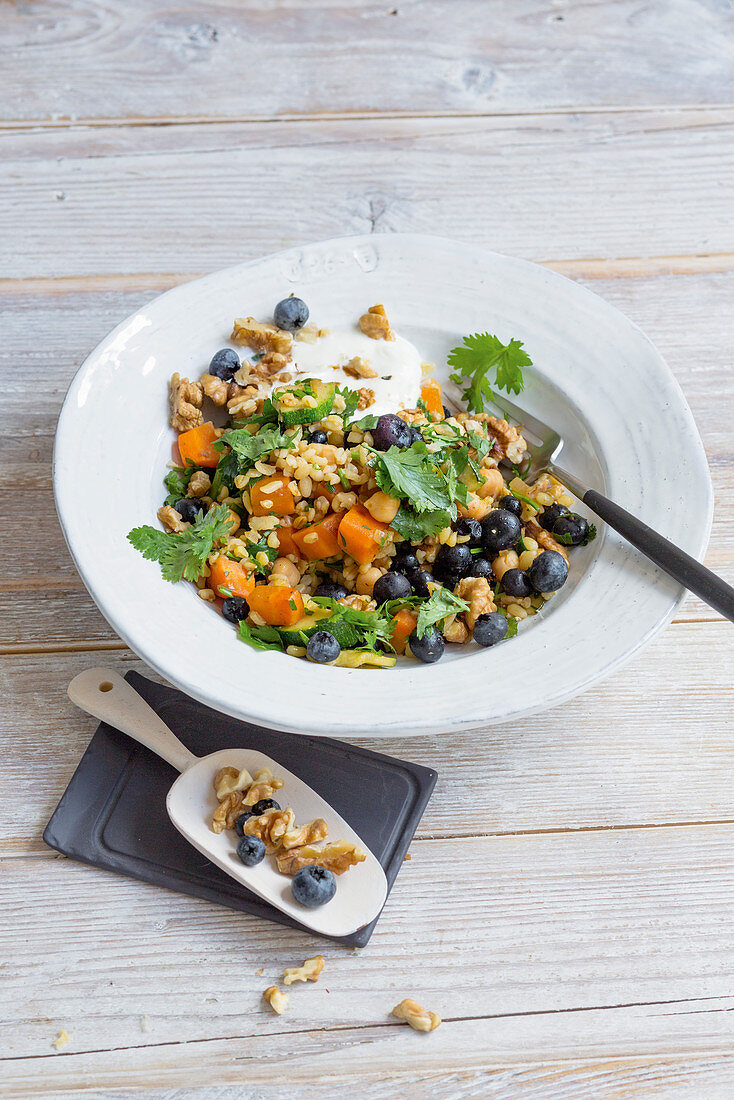 Vegetable bulgur with blueberries and walnuts