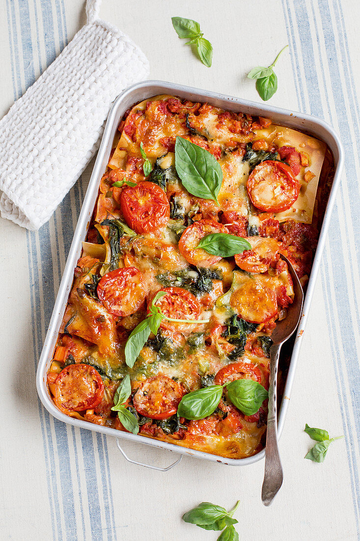 Spinat-Tomaten-Lasagne mit Mozzarella