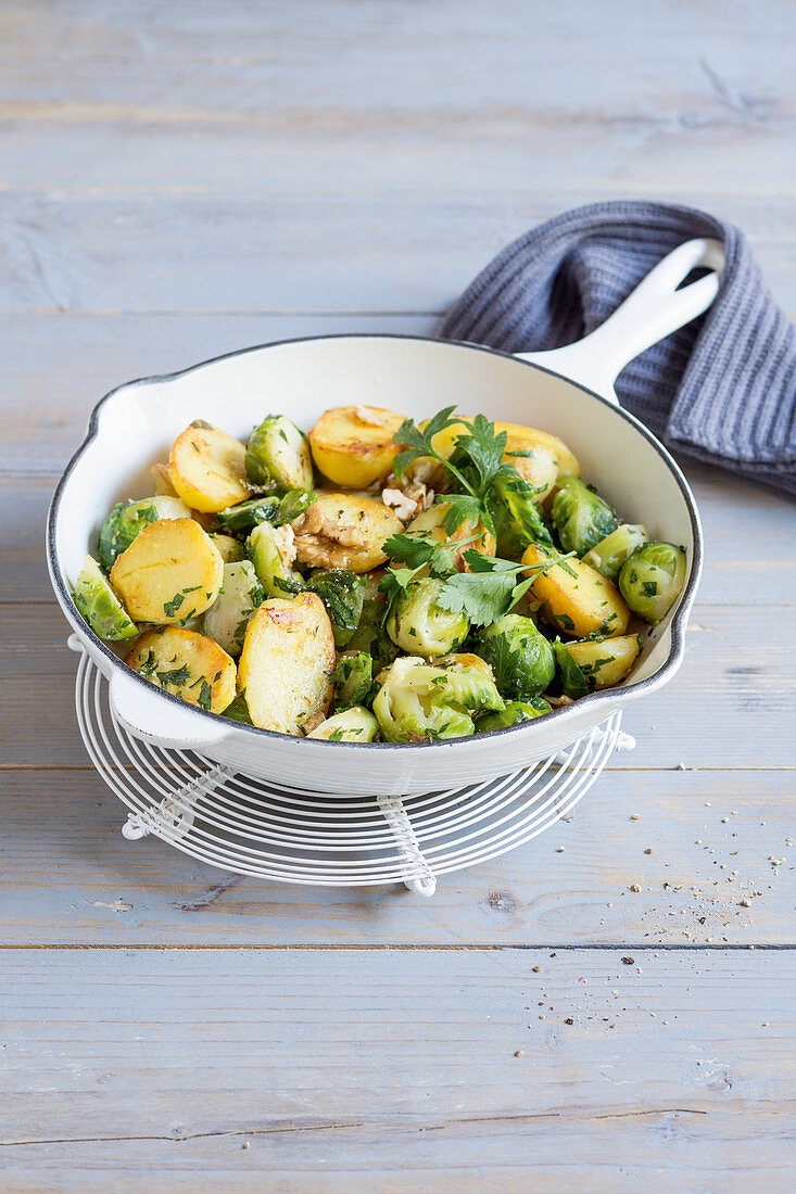 Brussels sprouts and fried potatoes with walnuts