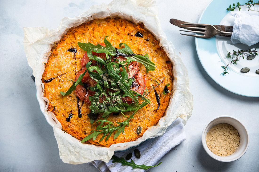 Hokkaido pumpkin gratin with tomatoes and rocket, vegan