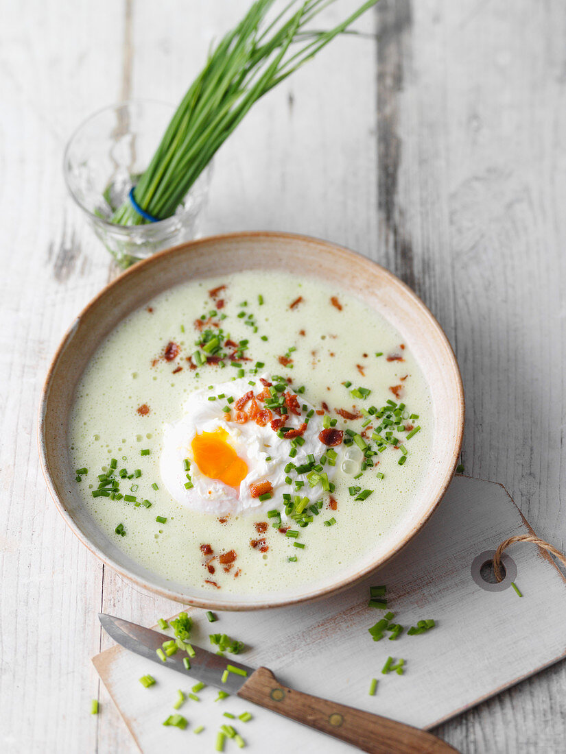 Siegerländer Schnittlauch-Kartoffel-Suppe mit Speck (Nordrhein-Westfalen, Deutschland)