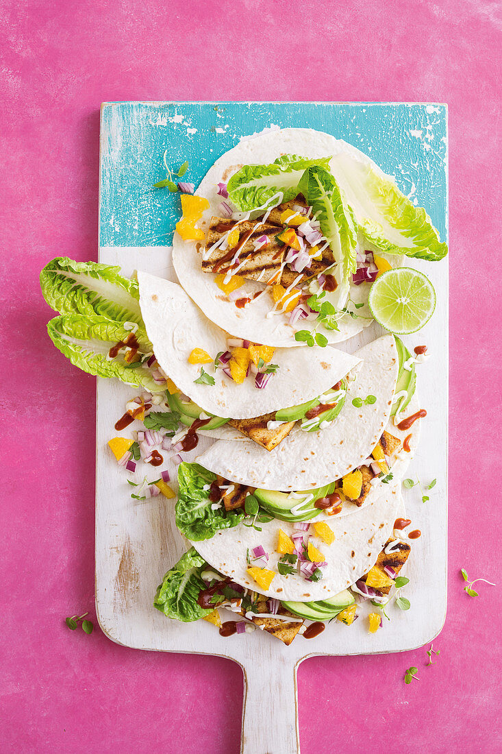 Vegane Tacos mit Orangensalsa