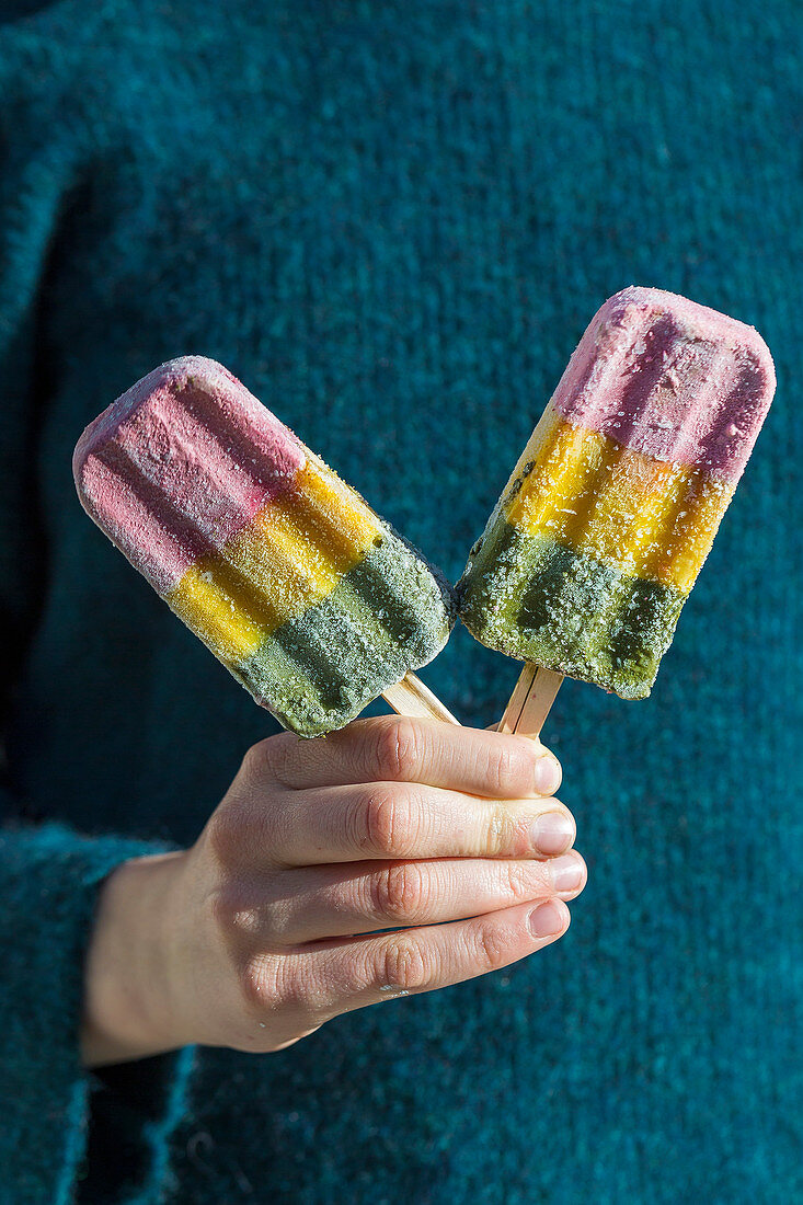 Girl Holding Traffic Light Iceblocks made with Beetroot Latte Powder, Tumeric Powder and Green Matcha Powder