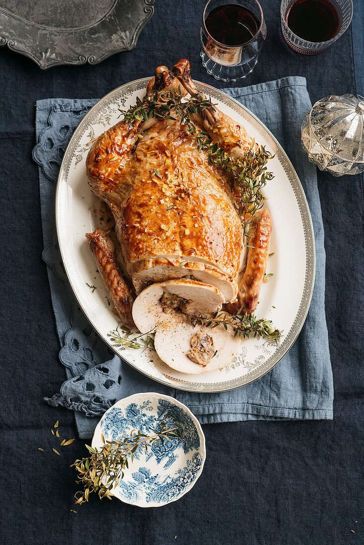 Truthahnbraten mit Geflügelleber-Füllung und Grapefruit-Limetten-Gremolata