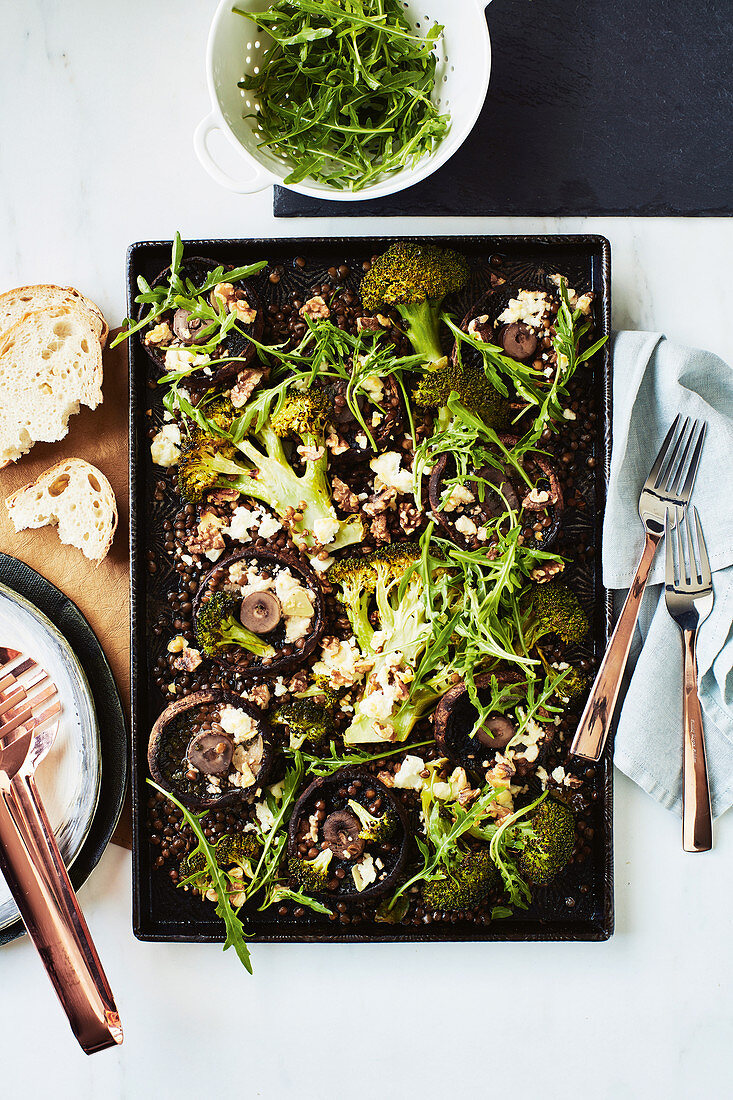 Gebratene Champignons mit Salbei, Feta, Linsen und Brokkoli