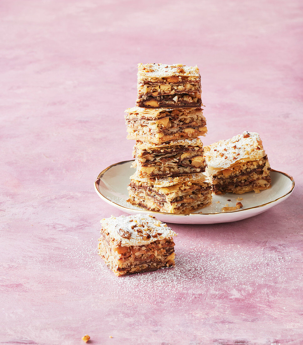 Erdnussbutter-Baklava mit Nüssen und Nuss-Nougatcreme