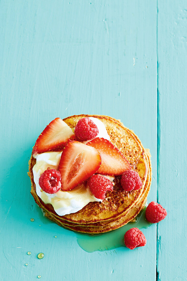 Muesli pancakes with berries