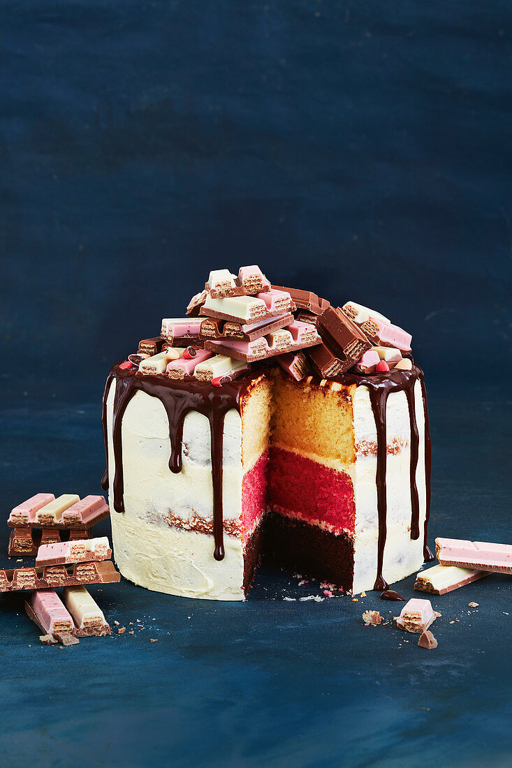 KitKat Chocolate Layer Cake - VeryVera