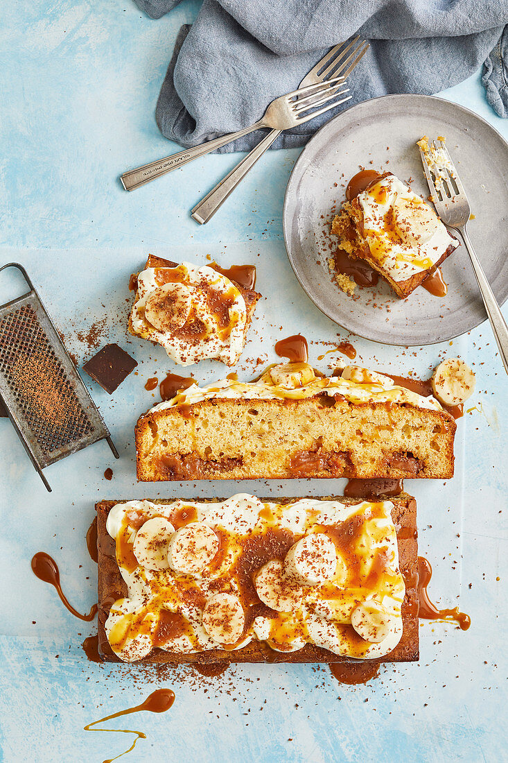 White chocolate banoffee cake