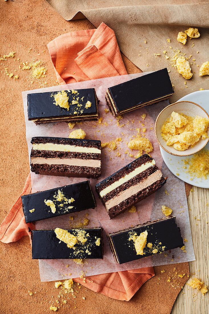 Opera Cake mit Orangen und Haselnüssen