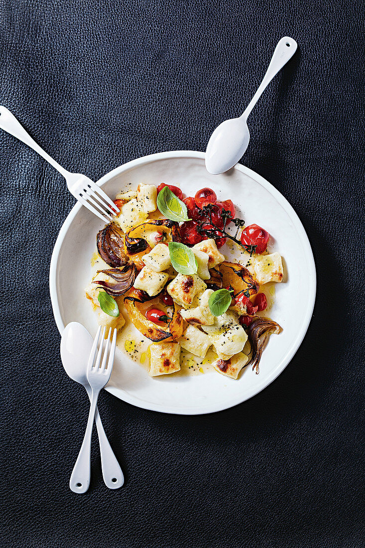 Tray baked ricotta gnocchi with capsicum and tomatoes