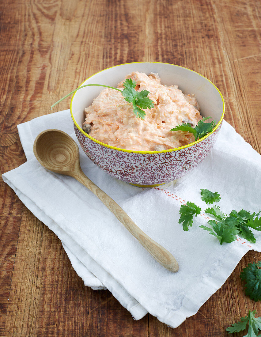 Carrot spread with cottage cheese and honey