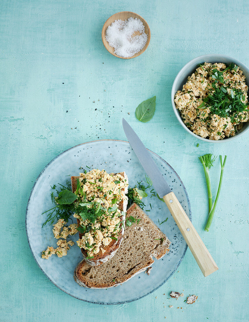 Vegan tofu spread with herbs